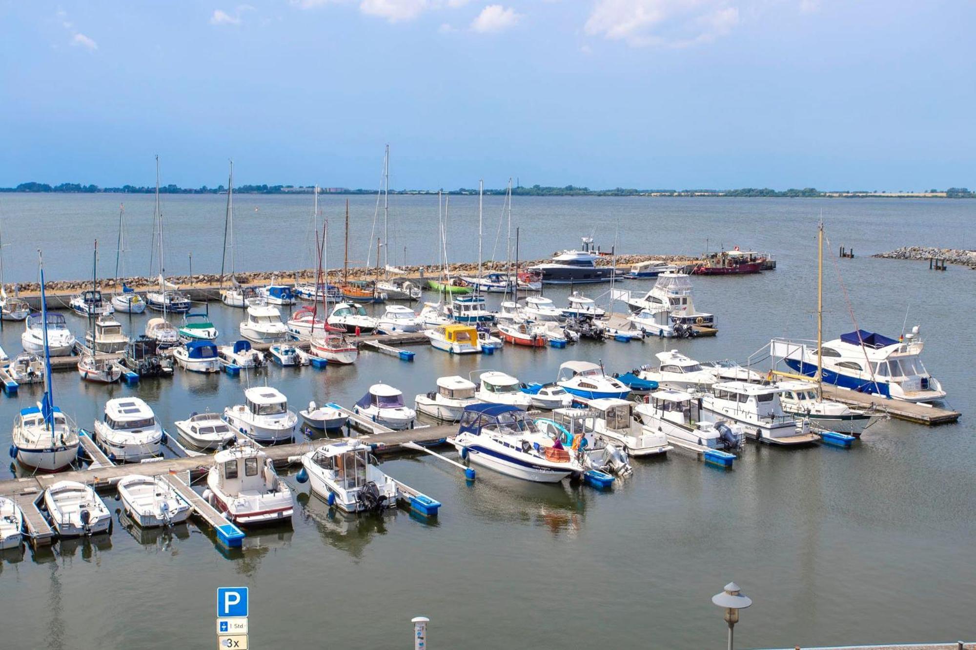 Ferienwohnung Wiek Im Hafenkieker Wiek auf Rugen Bagian luar foto